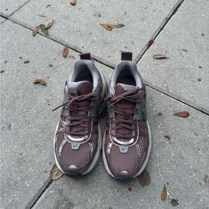 Nike Women's Athletic Shoes - mauve and grey